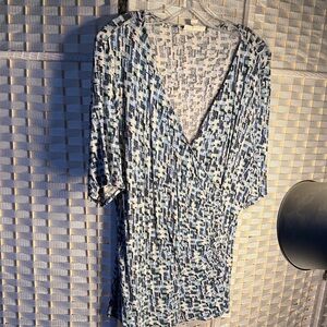 Dana Buchman Blue and White Geometric Blouse